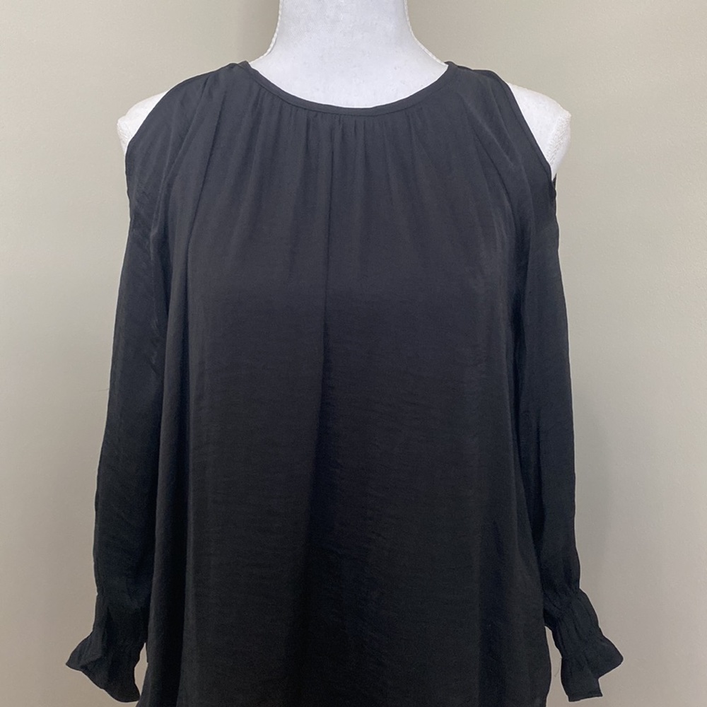 Black Long-Sleeve Cold Shoulder Blouse - Picture 2 of 8